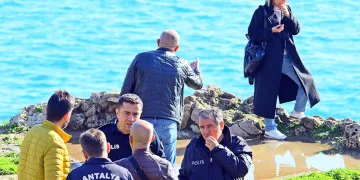 Annesinin ölümüyle bunalıma girdi, ecel terleri döktürdü