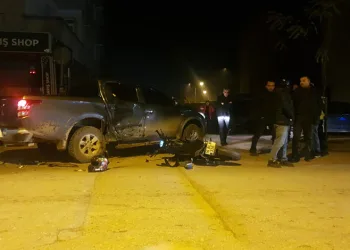 Bursa’da kamyonete çarpan motosiklet sürücüsü yaralandı