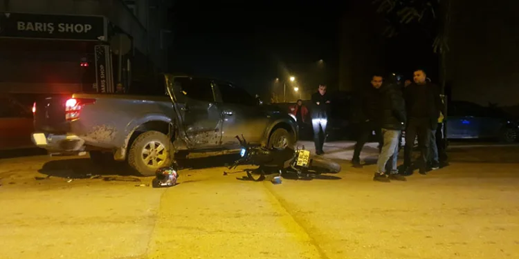 Bursa’da kamyonete çarpan motosiklet sürücüsü yaralandı