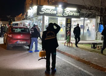 Husumetlisini evinin balkonunda vurdu
