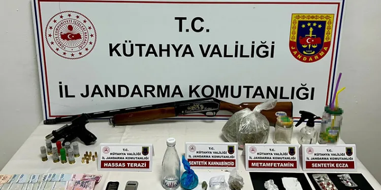 Kütahya’da jandarmadan uyuşturucu operasyonu: 2 gözaltı