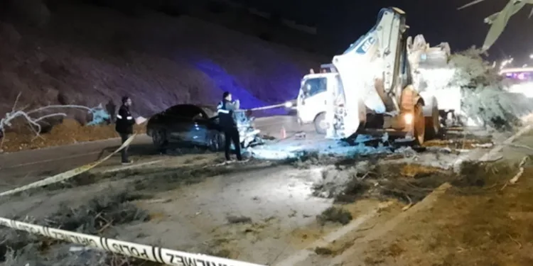 Kahramanmaraş’ta otomobil iş makinesine çarptı: 1 ölü