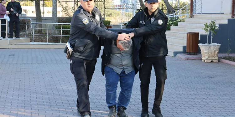 Kuyumcu soymak istedi, panik butonuyla polise yakalandı