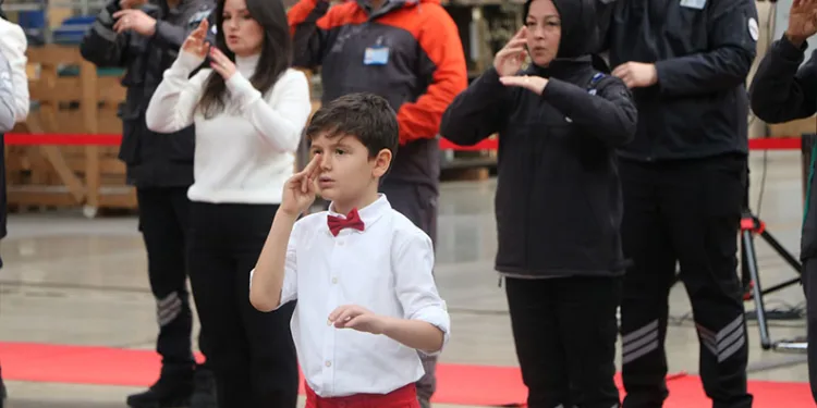 Büyükşehir’de hizmet artık bir işarete bakıyor