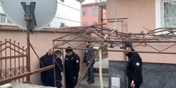 Evine çağırıp tartıştığı kişiyi tüfekle vurdu