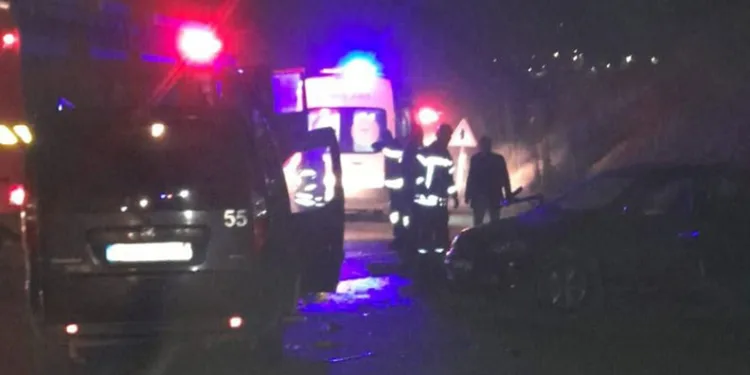 Hafif ticari araç ile otomobil çarpıştı: 1 ölü, 6 yaralı