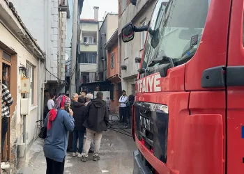 Bursa’da yangında 4 katlı bina küle döndü