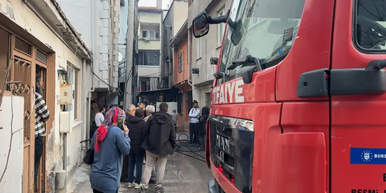 Bursa’da yangında 4 katlı bina küle döndü