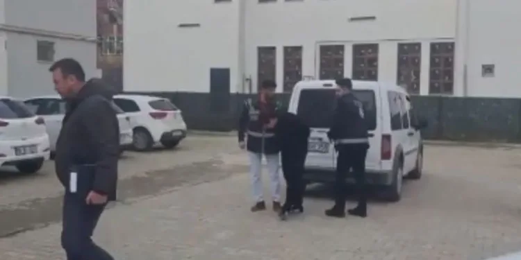 Bursa’da yaşlı kadını dolandıran şahıs polisten kaçamadı