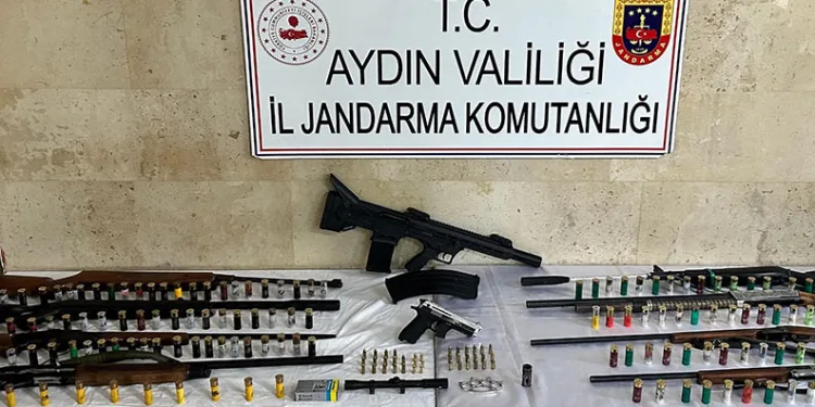 Germencik’te 10 ruhsatsız silah ele geçirildi