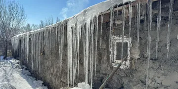 Ağrı buz kesti
