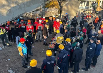 Enkaz altında kalan operatörün cansız bedenine ulaşıldı
