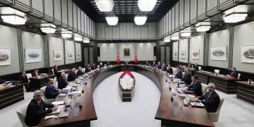 Gözler Kabine toplantısında