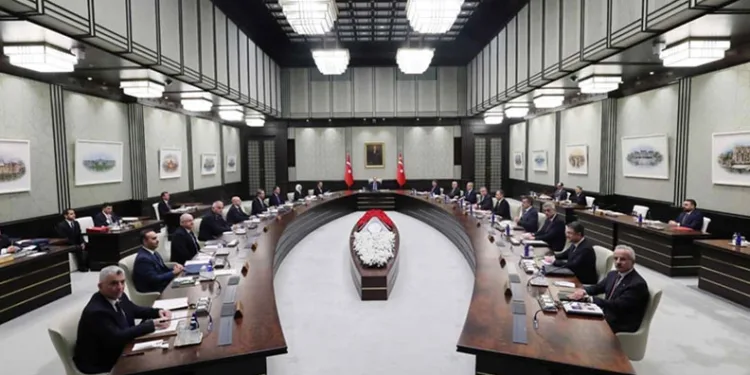 Gözler Kabine toplantısında