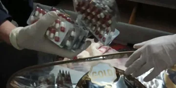 Çekyat altından binlerce uyuşturucu hap çıktı