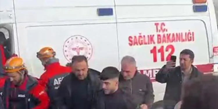 Erzurum’da ambulans kaza yaptı: 3 yaralı