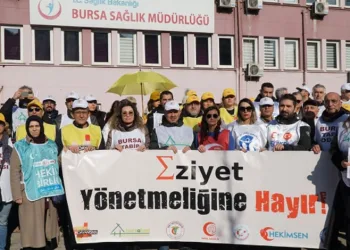 Bursa’da sağlık çalışanları iş bıraktı