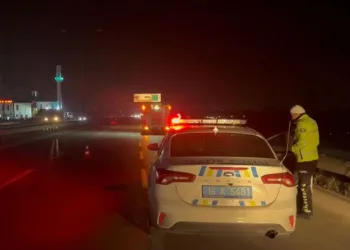 Bursa’da motosiklet vinçe arkadan çarptı: 2 yaralı