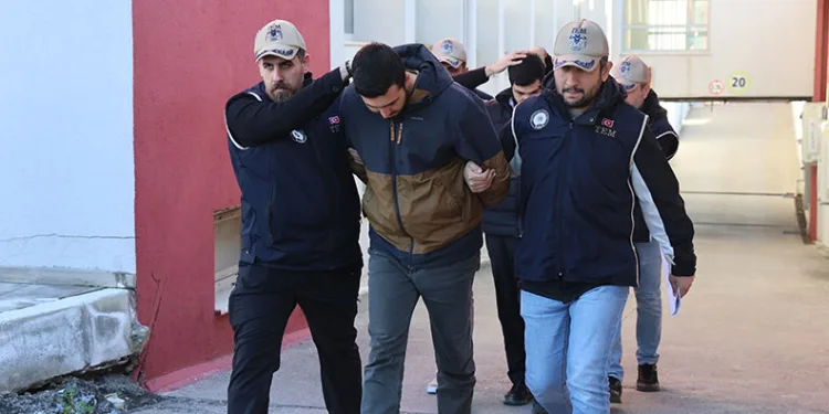 DEAŞ’a yardım toplayan 2 şüpheli yakalandı