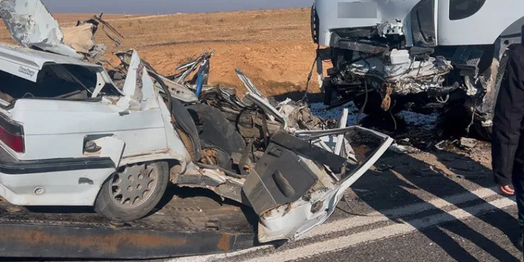 Demir yığınına dönen otomobilin sürücüsü hayatını kaybetti