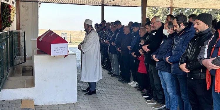 Kalp krizi geçiren polis memuru hayatını kaybetti