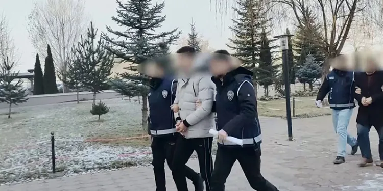 Sivas’ta yabancı uyruklu 3 kaçak göçmen yakalandı