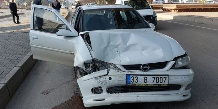 Samsun’da otomobil hafif ticari araçla çarpıştı: 1 yaralı