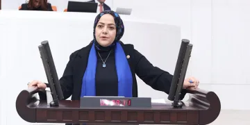 Suriye’de kışlaları gezerek rejimin el koyduğu tırını arıyor