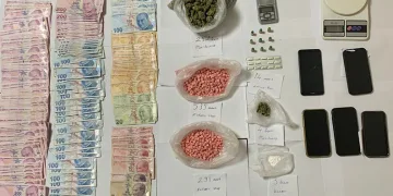Batman’da okul servisi ile otomobil çarpıştı: 17’si öğrenci 20 yaralı
