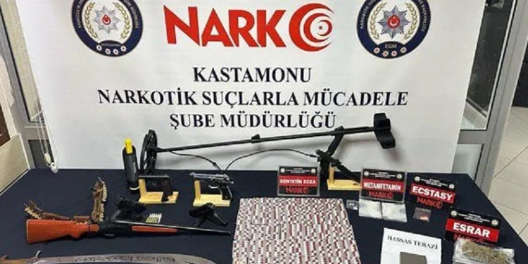 Mersin’de uyuşturucu ve silah ticareti yapan 3 şüpheli tutuklandı