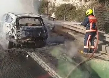 Oto boya atölyesinde çıkan yangın paniğe neden oldu