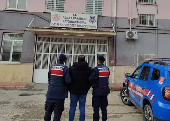 Kamyonetle çarpışan 17 yaşındaki motosiklet sürücüsü genç hayatını kaybetti