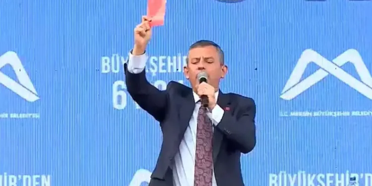 Özgür Özel ”kırmızı kart” gösterdi