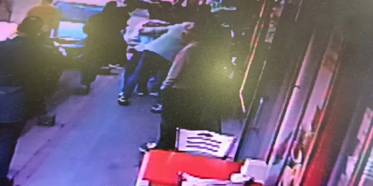 Motosiklette hem kendini hem arkadaşını vurdu