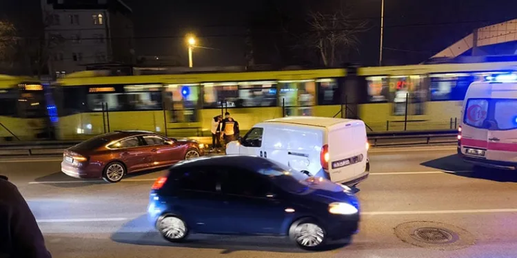 Bursa’da otomobil ticari araca çarptı: 1 yaralı