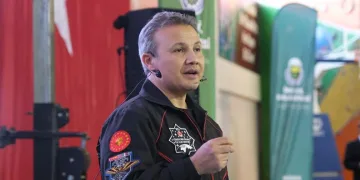 Astronot Alper Gezeravcı İnegöl’de Öğrencilerle Buluştu