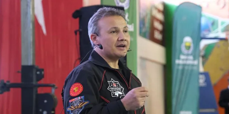 Astronot Alper Gezeravcı İnegöl’de Öğrencilerle Buluştu