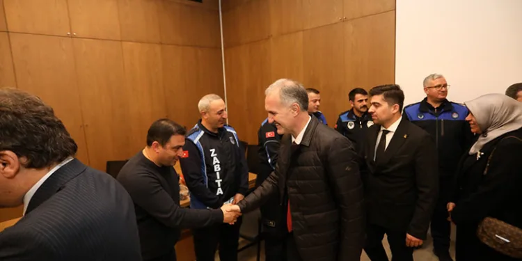 İnegöl’de yıl başı mesaisindeki personele ziyaret