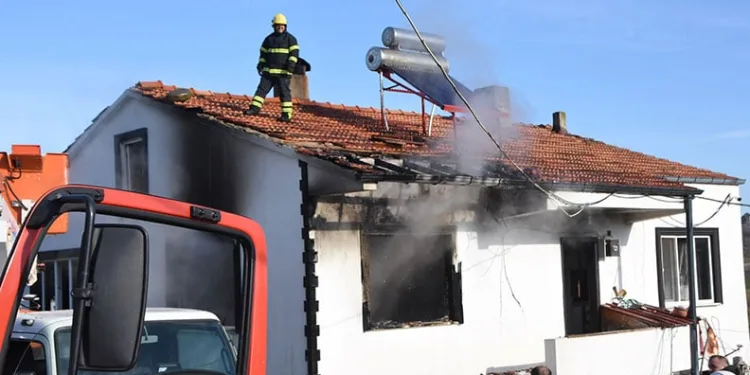 Sinop’ta tüten soba evi yaktı