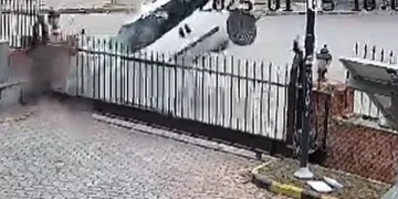Fabrikanın duvarına çarpan genç hayatını kaybetti