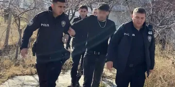 Aksaray’da nefes kesen polis-şüpheli kovalamacası kamerada
