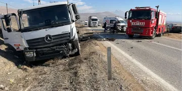 Kamyon ile otomobil çarpıştı: 1 yaralı