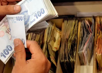 Bankalardaki mevduat azaldı