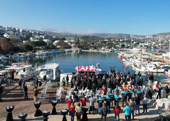 Reis 48, dualarla denize indirildi