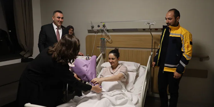 Bursa Büyükşehir’den yılın son ve ilk bebeklerine ziyaret