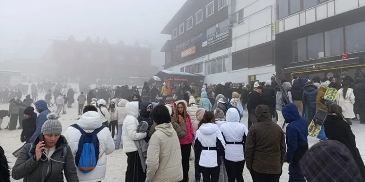 Uludağ’da izdiham: Telesiyejlerde metrelerce kuyruk oldu