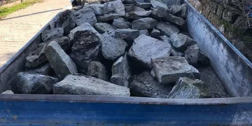 Tarihi taşları toplayan şüpheliler jandarmanın dikkatinden kaçamadı