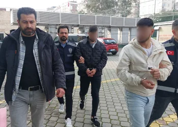 Porsuk Çayı’ndan çıkan su samuru görenleri tedirgin etti