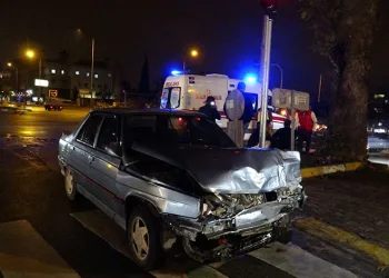 Otomobil ile motosiklet çarpıştı, 2 araç da alev alev yandı: 2 yaralı