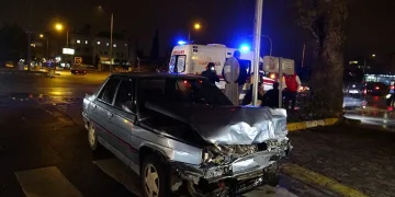 Otomobil ile motosiklet çarpıştı, 2 araç da alev alev yandı: 2 yaralı